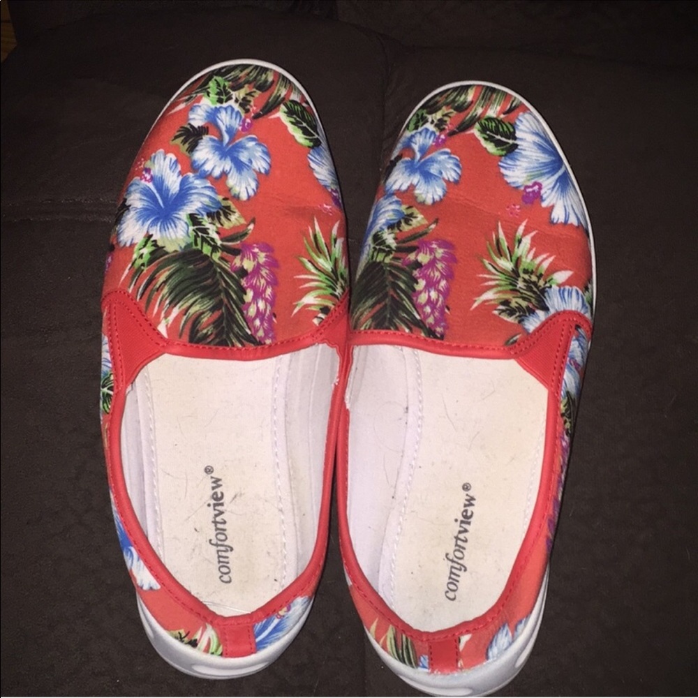 Floral flats, super comfy 🌺